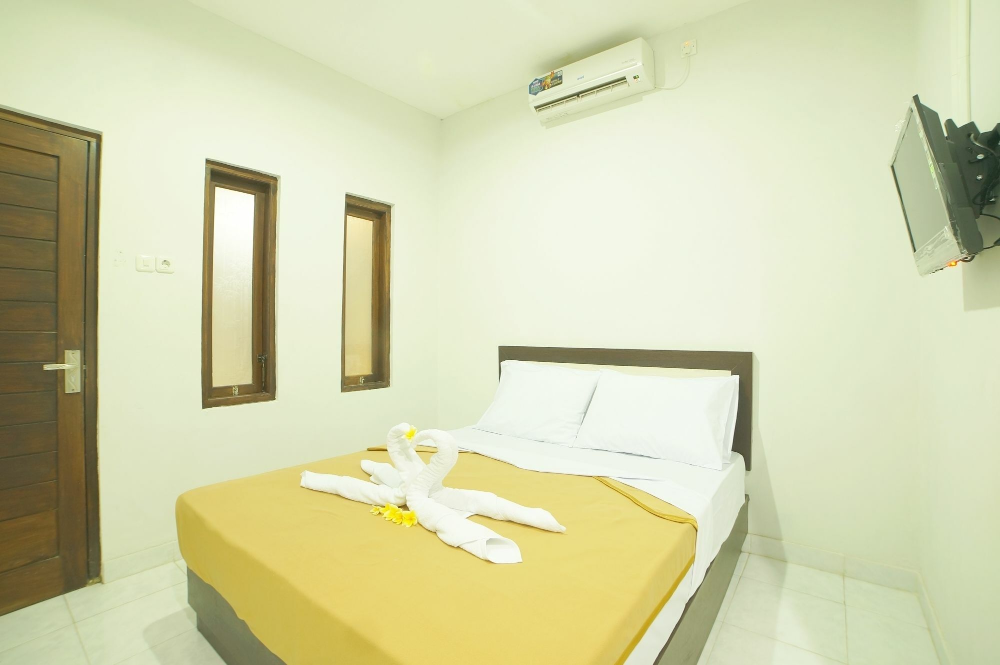 Easton Kuta Homestay Exterior photo